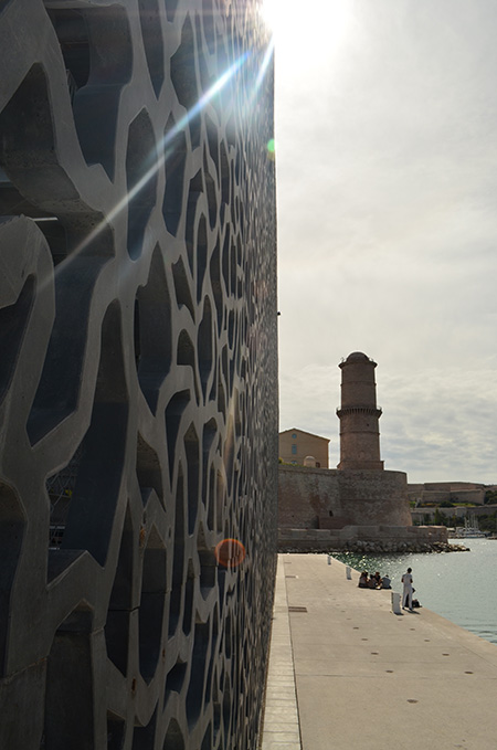 mucem avec vue sur le fort saint jean