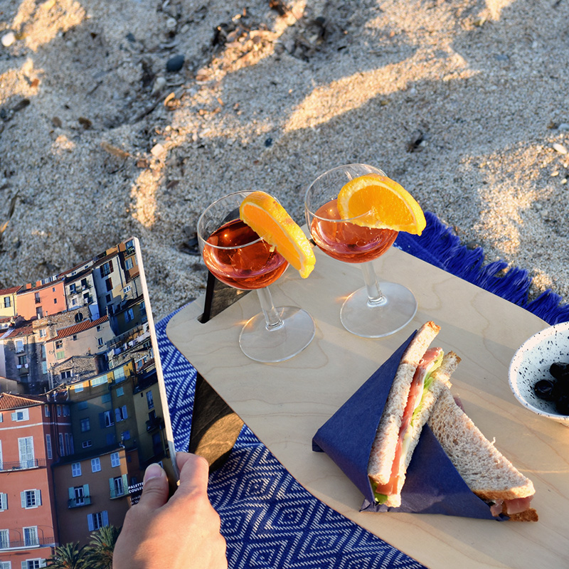pique nique avec la table mezze à la plage