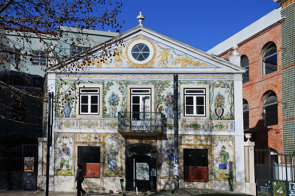 façade avec azulejos figuratifs